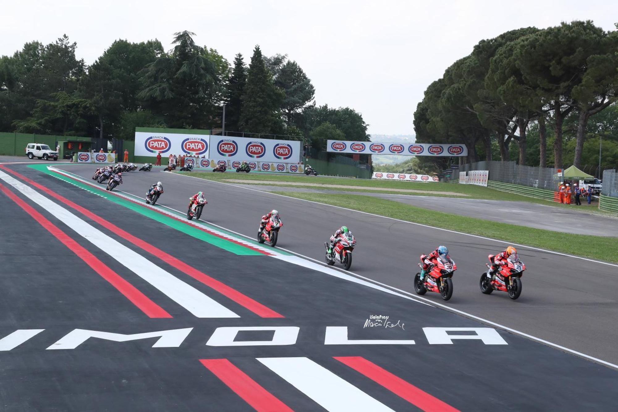 Le Due Corti Centro Storico - Autodromo Apartman Imola Kültér fotó